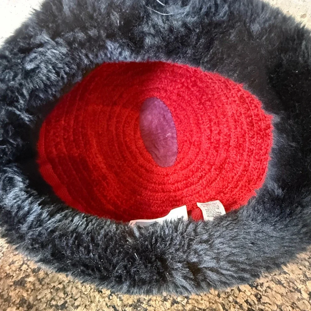 BETMAR New York Vintage Bucket Style Hat Red Chenille & Black‎ Faux Fur